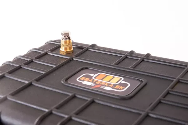 Bateria na elektromotor 16,8V 70Ah vrchna cast a konstrukcia kufra